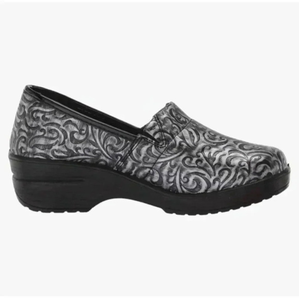 NEW Easy Street Professional Slip On Shoes Silver Artisan Women's  size 9 NWT‎
